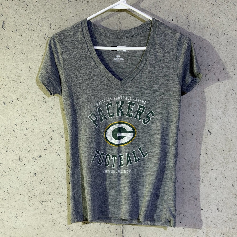 Green Bay Packers Women’s V-Neck NFL Team Apparel Tee – Size Small
